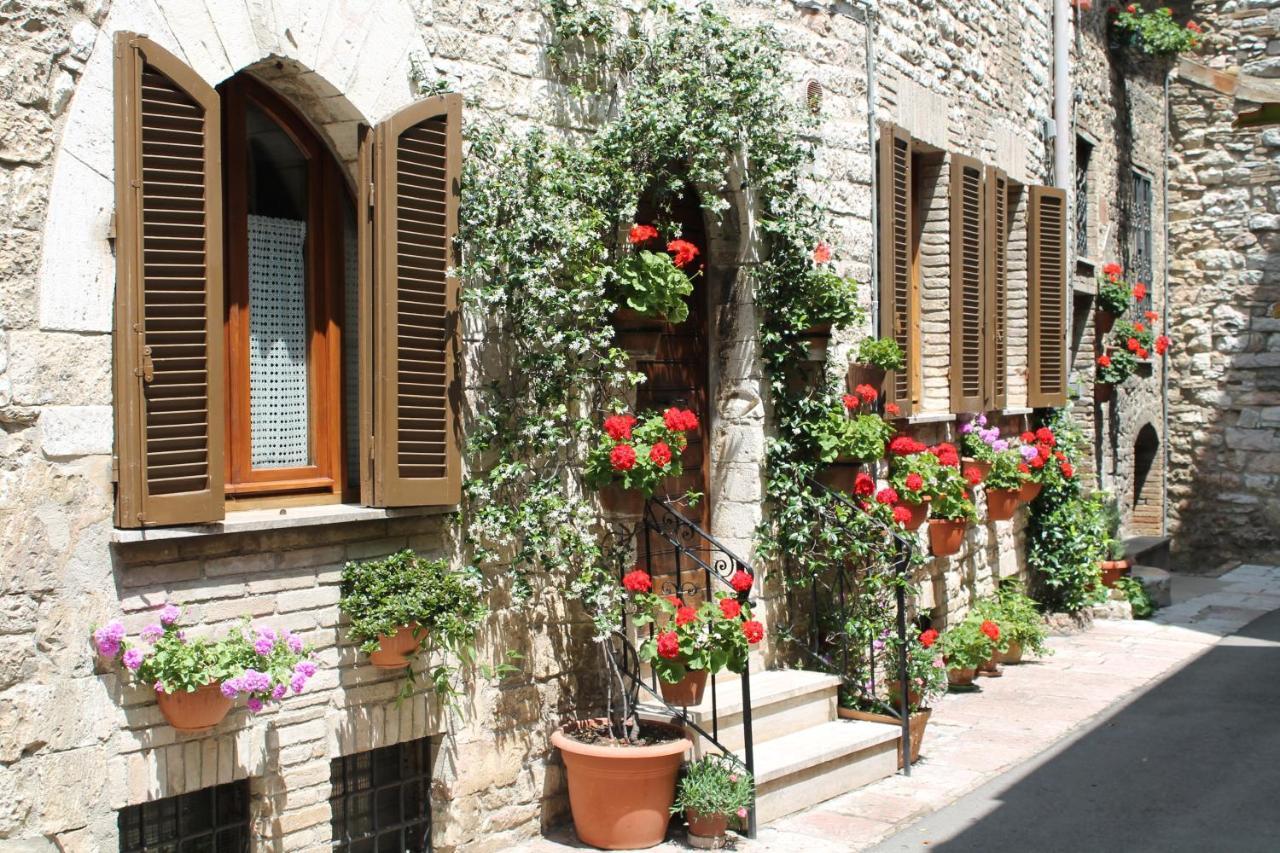 Apartamento Casa Gentile Asís Exterior foto